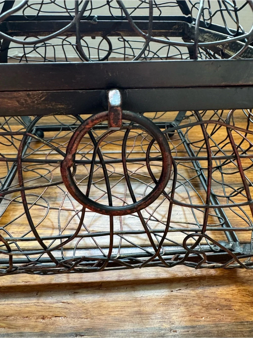 Rustic French Style Wire Metal Basket with Lid